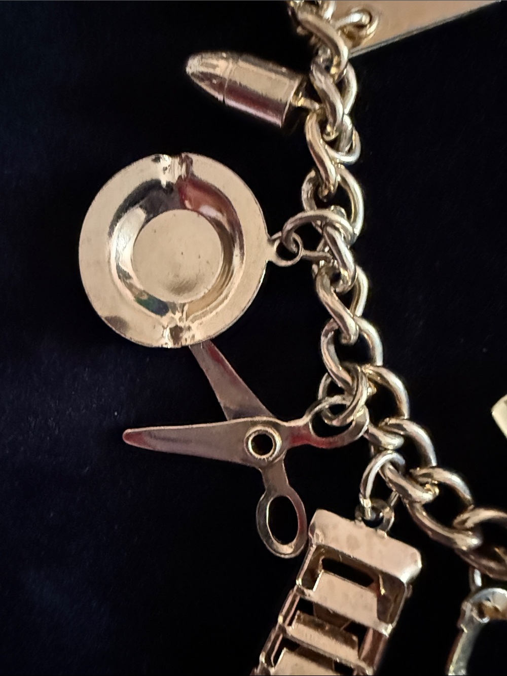 CORO excellent condition 18 Gold-Tone w/Charm Bracelet 1960’s collectible - Picture 16 of 16
